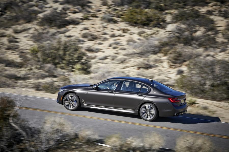  BMW M760i xDrive 2017 года  (NA) (фото 30 из 154)